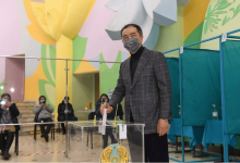 Аким Алматы проголосовал на выборах депутатов Мажилиса Парламента