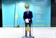 Премьер-министр Аскар Мамин проголосовал на выборах депутатов Мажилиса от АНК