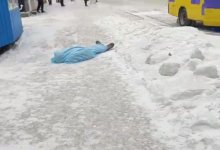 Труп мужчины обнаружили на автобусной остановке в Караганде