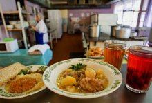 В некоторых регионах Казахстана могут вновь открыть школьные столовые