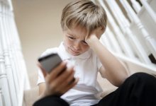 Казахстанец обманул ребенка и купил у него дорогой смартфон за тысячу тенге