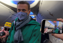 Самолет с Навальным на борту приземлился в Шереметьево