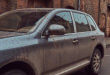 Павлодарец облил нечистотами машину женщины