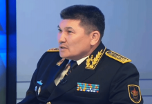 Экс-адмирал ВМС РК Жанзаков таксует, чтобы прокормить семью