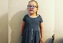 Пятилетней Наргиз из Павлодара нужен протез руки, чтобы стать врачом