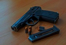 Двое мужчин пытались по воздуху переправить пистолет через казахстанско-узбекскую границу