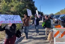 В США закрыли один из крупнейших пунктов вакцинации из-за протестов антипрививочников