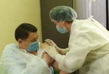 Бекшин привился вакциной от коронавируса. Не казахстанской