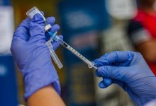 Врачи рассказали, кому не поможет вакцина от коронавируса