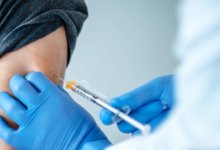 Советы медиков: нужно ли делать прививку переболевшим коронавирусом