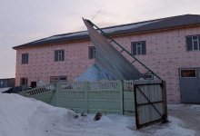 Сильный ветер сорвал крыши с двух школ в Павлодарской области