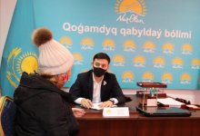 Депутат помог двум малообеспеченным семьям из Кызылорды