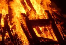 В Актобе двое полицейских вынесли человека из горящего подвала