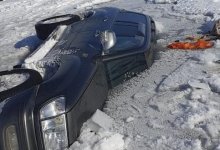 Автомобиль с рыбаками провалился под лед в ВКО