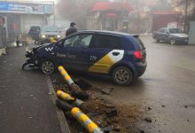 Таксист устроил ДТП в Алматы и сбежал вместе с пассажиром