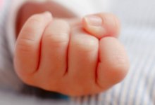 Младенец умер после того как мать напоила его молоком с водкой в свой день рожденья