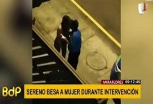 Полицейский наказал девушку поцелуем за нарушение карантинных мер