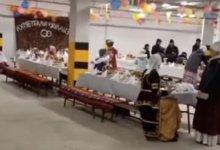 Ноу-хау Актау: свадебный той на паркинге провели казахстанцы