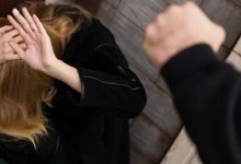 Больная коронавирусом и ВИЧ женщина умерла после избиения в подъезде