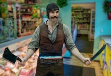 В поселке Актау грабитель пытался зарезать продавца двумя ножами