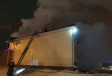 Пожар с обрушением кровли вспыхнул на СТО в Нур-Султане