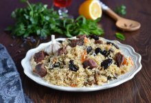 Таракана обнаружила в плове клиентка кафе Актау