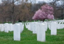 Мужчина оказался похоронен заживо в выкопанной им могиле