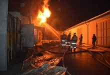 Почти 2,5 часа тушили пожар на складе автозапчастей в Шымкенте