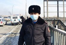 Полицейский спас парня в ВКО, спросив у него закурить