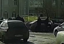 Водители маршрутных автомобилей устроили драку на вокзале в Караганде