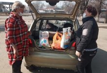 350 нуждающихся семей получили продуктовые корзины в Алматинской области