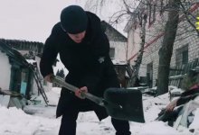 Жасотановцы помогли одинокой 86-летней пенсионерке очистить снег