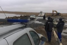 Талые воды смыли мост в Атырауской области