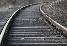 Ты не рожаешь сына: жительница Узбекистана бросилась под поезд с детьми