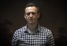 Навальный объявил голодовку в колонии. К нему не пускают врача