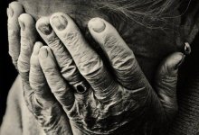 70-летнюю женщину избили и пытались изнасиловать в Алматинской области