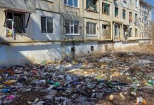 Шокирующие кадры: казахстанцы выбрасывают из окон домов мочу в бутылках