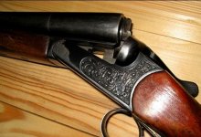 Мужчина в Аксу избил своих детей. У него изъяли два ружья