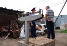 Петропавловцы вызвали эвакуатор, чтобы украсть вагон