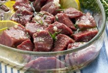 В Нур-Султане поймали мужчину, укравшего несколько килограммов маринованного мяса из донерной