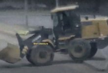 Необычное свидание: астанчанка угнала у парня погрузчик и попала в ДТП