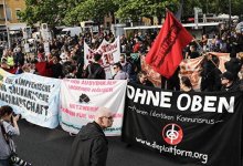 В Берлине радикалы забросали бутылками полицию