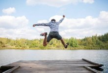 Воришка в Атырау прыгнул в реку, когда за ним погнались полицейские