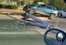 Водителю иномарки в Актау удалось так сильно врезаться в столб, что тот упал на проезжую часть
