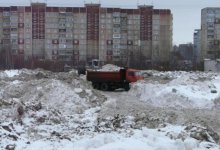 Мужчина в феврале пожаловался на свалку снега. В мае госорганы ответили, что ее нет