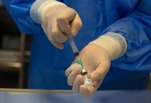 Девушке вкололи сразу шесть доз вакцины от коронавируса в Италии