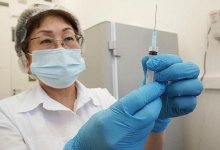 Соцсети подрывают вакцинацию от коронавируса - врач об антиваксерах в Казахстане