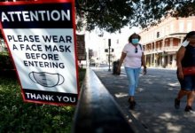 Сделавшим прививку от коронавируса американцам разрешили отказаться от масок