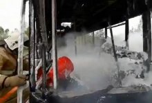 Пожар в Риддере: в одном из дворов дотла сгорел автобус