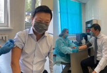 Глава Минздрава получил вторую дозу QAZVAC